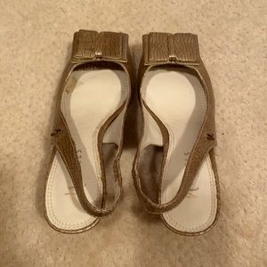 Dressy or Casual Pumps - Wore 1x Sell same in Silv